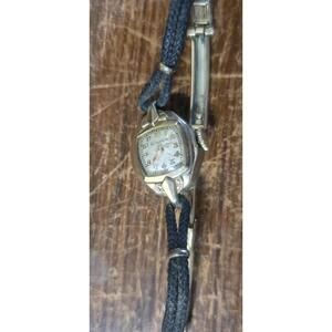 vintage Bulova Ladies Mechanical Watch W/a 10k Rolled Gold Plate Casing w Cord.